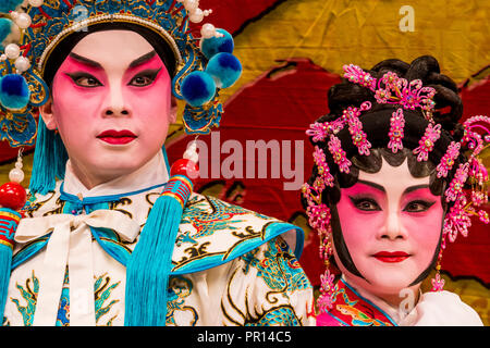 Chinese Opera performers, Ko Shan Theatre, Kowloon, Hong Kong, China, Asia Stock Photo