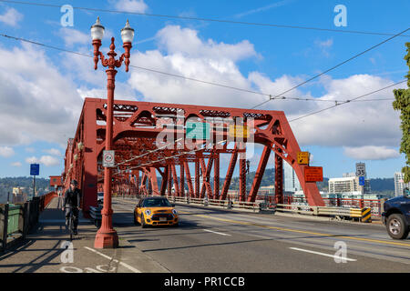 Portland, Oregon - Sep 21, 2018 : Broadway Bridge in Portland city Stock Photo