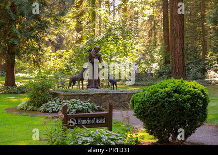 Statue of St. Francis of Assisi in the Grotto park, Portland, Oregon, United states Stock Photo