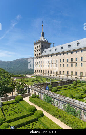 San Lorenzo de El Escorial, Madrid Province, Spain.  The monastery of El Escorial.  The monastery and its historic surroundings are a UNESCO World Her Stock Photo