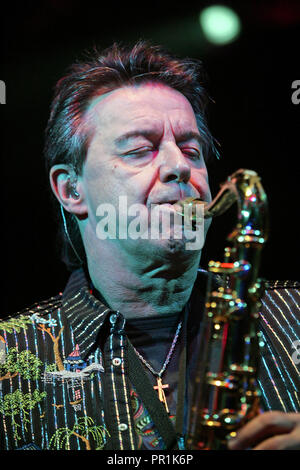 Victor Jara + Quilapayun / ラテンアメリカ民衆音楽運動 Walter Parazaider performs in concert with Chicago at the