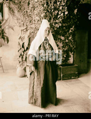 Woman wearing dowry necklace. 1898 Stock Photo