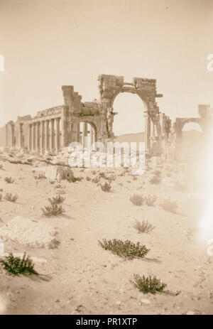 Triumphal arch at Palmyra. 1925, Syria, Tadmur Stock Photo
