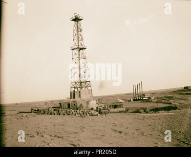 Iraq. Oil wells and camp of the Iraq Petroleum Company. (5 miles S. of Kirkuk). Kirkuk District. An oil driller. Stock Photo