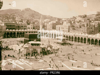 Mecca, ca. 1910. Bird's-eye view of uncrowded Kaaba. 1910, Saudi Arabia, Mecca Stock Photo