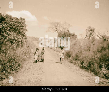 Uganda. From Hoima to Fort Portal. Road to Fort Portal. 1936, Uganda Stock Photo