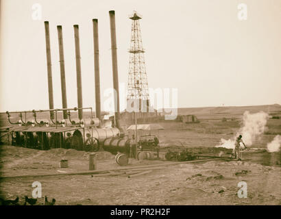 Iraq. Oil wells and camp of the Iraq Petroleum Company. (5 miles S. of Kirkuk). Kirkuk District. An oil driller. Stock Photo