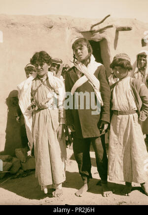 El-Azrak & Wadi Sirhan in the Arabian Desert. Druse [i.e., Druze] political refugees from Jebel Druse (The Hauran). Stock Photo