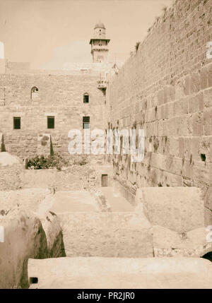 Arab protest delegations, demonstrations and strikes against British policy in Palestine Stock Photo