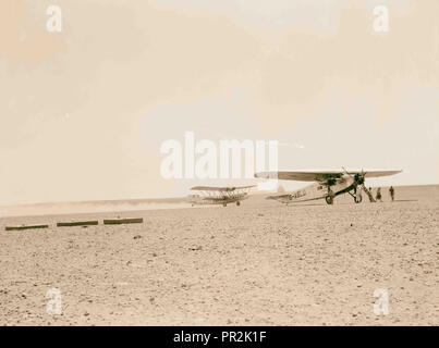 Air route to Baghdad via Amman and the desert. Aircrafts 'Hanno' and 'Apollo' at Rutba. The former taking off Stock Photo