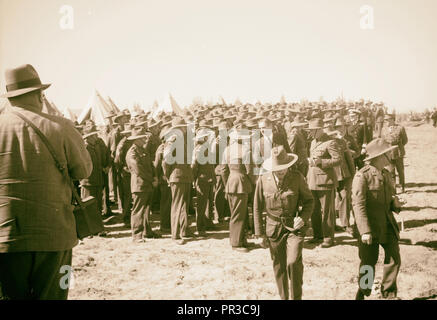 Arrival in Palestine of Mr. Antony [i.e., Anthony] Eden. Mr. Eden talking to troops. 1940 Stock Photo