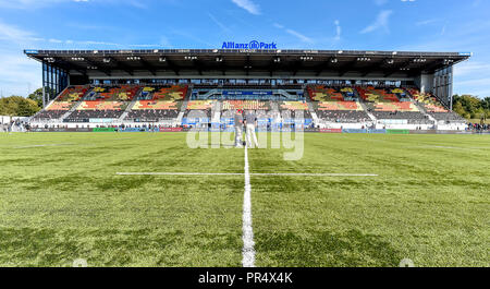 London, UK. 28th September 2018. Allianz Park looking good and ready for the Gallagher Premiership match between Saracens and Bath Rugby at the Allianz Park, London, England on 29 September 2018. Photo by Phil Hutchinson. Editorial use only, license required for commercial use. No use in betting, games or a single club/league/player publications. Credit: UK Sports Pics Ltd/Alamy Live News Stock Photo