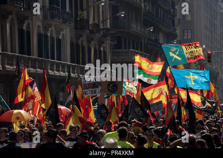Barcelona, Catalonia, Spain. 29th Sep, 2018. Members and supporters of Spanish police Guardia Civil and Policia Nacional marched by Barcelona streets demanding salary improvements and in tribute to the participation against the Catalan referendum of independence a year ago. Credit: Jordi Boixareu/ZUMA Wire/Alamy Live News Stock Photo