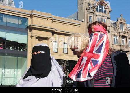 Newcastle, UK. 29th September 2018. Anti-racism group Newcastle Unites campaigners hold counter protest against Far-right North East Front line Patriots in Newcastle city centre. 29th September, 2018. Credit: DEW/Alamy Live News Stock Photo