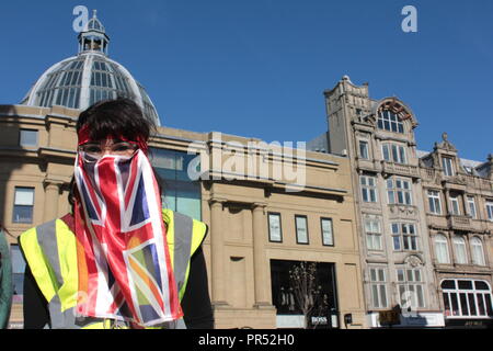 Newcastle, UK. 29th September 2018. Anti-racism group Newcastle Unites campaigners hold counter protest against Far-right North East Front line Patriots in Newcastle city centre. 29th September, 2018. Credit: DEW/Alamy Live News Stock Photo