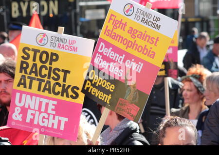 Newcastle, UK. 29th September 2018. Anti-racism group Newcastle Unites campaigners hold counter protest against Far-right North East Front line Patriots in Newcastle city centre. 29th September, 2018. Credit: DEW/Alamy Live News Stock Photo