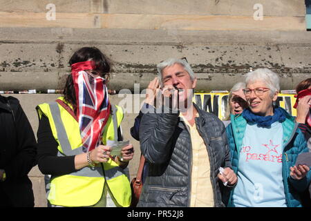 Newcastle, UK. 29th September 2018. Anti-racism group Newcastle Unites campaigners hold counter protest against Far-right North East Front line Patriots in Newcastle city centre. 29th September, 2018. Credit: DEW/Alamy Live News Stock Photo