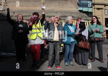 Newcastle, UK. 29th September 2018. Anti-racism group Newcastle Unites campaigners hold counter protest against Far-right North East Front line Patriots in Newcastle city centre. 29th September, 2018. Credit: DEW/Alamy Live News Stock Photo