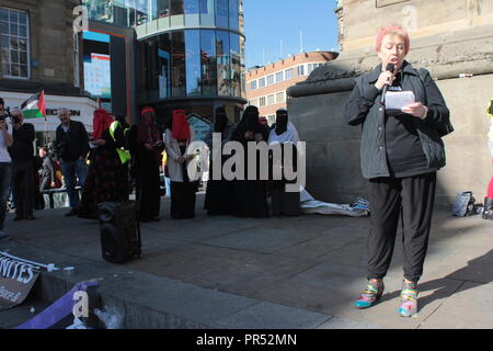 Newcastle, UK. 29th September 2018. Anti-racism group Newcastle Unites campaigners hold counter protest against Far-right North East Front line Patriots in Newcastle city centre. 29th September, 2018. Credit: DEW/Alamy Live News Stock Photo