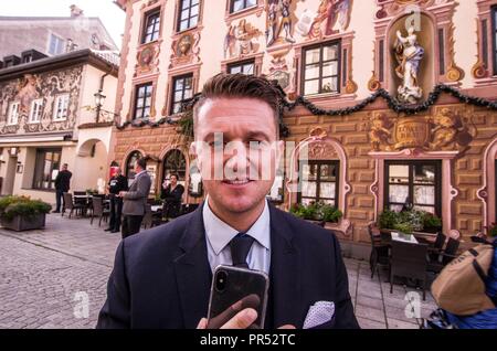 Garmisch Partenkirchen, Bavaria, Germany. 29th Sep, 2018. Right-extremist and founder of the EDL TOMMY ROBINSON in Garmisch Partenkirchen, southern Bavaria. Adding themselves to the 'who's who'' list of of several hundred right-extremists from Germany, Austria, Switzerland, and other countries, Tommy Robinson, founder of the British EDL, Lutz Bachmann, grounder of Germany's Pegida, and Martin Sellner of the Identitaere Bewegung were guests as the Compact Konferenz held in the international tourist town of Garmisch Partenkirchen in southern Bavaria. The conferences are held by Jue