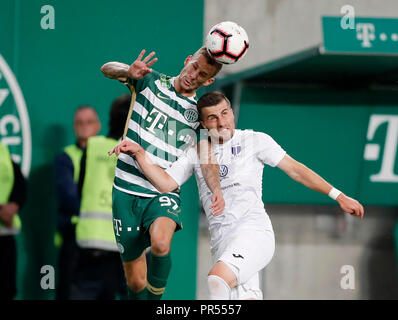 (r-l) Isael da Silva Barbosa of Ferencvarosi TC challenges Dzenan