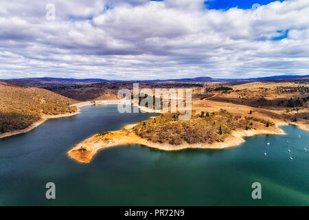 Curved waterfront of Jindabyne lake on Snowy river around dam which forms the lake in Jindabyne town of Snowy mountains in Australia. Stock Photo