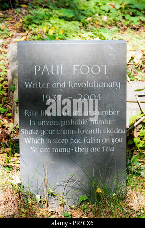 The grave of Paul Foot in Highgate Cemetery, London.  Quotation is last stanza of The Masque of Anarchy by Percy Bysshe Shelley. Stock Photo