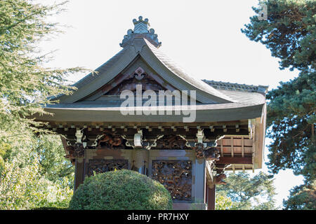 Royal Botanic Gardens at Kew, Richmond, London, UK, detail of the  reconstructed Japanese Gateway, a near replica of the 1573 gate of Kyoto. Japan. Stock Photo
