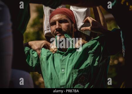 Torredembarra, Spain. 30 September, 2018:  The 'Castellers del Riberal' build a human tower during the first day of the 27th Tarragona Human Tower Competition in Torredembarra. The competition takes place every other year and features the main 'Castellers' teams (colles) of Catalonia during a three day event organized by the Tarragona City Hall Credit: Matthias Oesterle/Alamy Live News Stock Photo