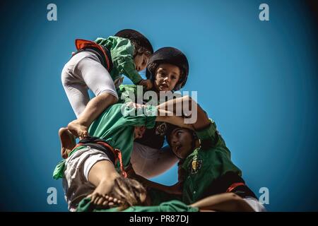 Torredembarra, Spain. 30 September, 2018:  The 'Castellers del Riberal' build a human tower during the first day of the 27th Tarragona Human Tower Competition in Torredembarra. The competition takes place every other year and features the main 'Castellers' teams (colles) of Catalonia during a three day event organized by the Tarragona City Hall Credit: Matthias Oesterle/Alamy Live News Stock Photo