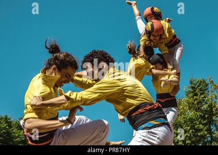 Torredembarra, Spain. 30 September, 2018:  A human tower of the 'Castellers de Castelldefels' collapses during the first day of the 27th Tarragona Human Tower Competition in Torredembarra. The competition takes place every other year and features the main 'Castellers' teams (colles) of Catalonia during a three day event organized by the Tarragona City Hall Credit: Matthias Oesterle/Alamy Live News Stock Photo