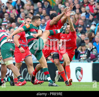 Leicester, UK. 30 September 2018.       Ben Youngs (Leicester Tigers) kicks for position during the Gallagher Premiership Rugby match played between Leicester Tigers and Sale Shards rfc at the Welford Road Stadium, Leicester.  © Phil Hutchinson/Alamy Live News Stock Photo