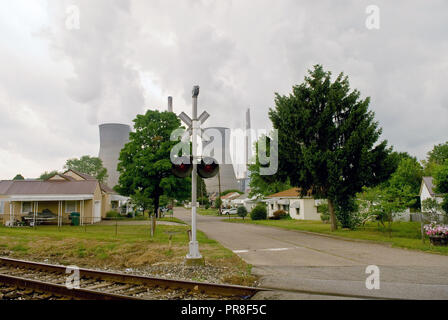 2007 - Coal powered company cooling tower behind a residential neighborhood Stock Photo
