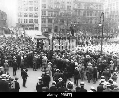 Lafayette Day, 1918 - Crowds at the Lafayette Statue in Union Square, N.Y. celebrating the 161st anniversary of the birth of the gallant Frenchman who fought for American Liberty Stock Photo