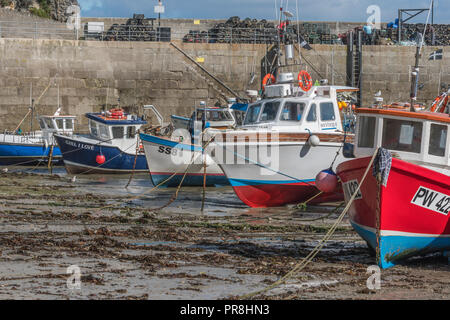 Harbour scenes around Newquay, Cornwall. Boat mooring chained visible on bottom of harbour bed. Staycation Cornwall concept. Stock Photo