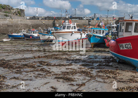 Harbour scenes around Newquay, Cornwall. Boat mooring chained visible on bottom of harbour bed. Staycation Cornwall concept. Stock Photo