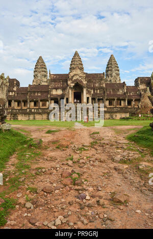 Angkor Wat South entrance. The Angkor Wat complex, Built during the Khmer Empire age, located in Siem Reap, Cambodia, is the largest religious monumen Stock Photo