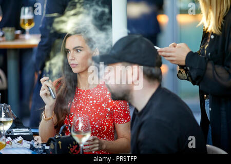 bilder von smoke store shisha shop & vape shop ganderkesee 45 Celebrities Who Vape From Every Field– You Never Know