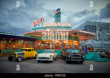 Universal Studios Mel's Drive-In - old American cars plus zany waitress ...