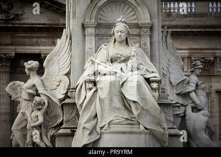 The Victoria Memorial of Queen Victoria by sculptor Thomas Brock, located at the end of The Mall City of Westminster  in London the capital city of En Stock Photo