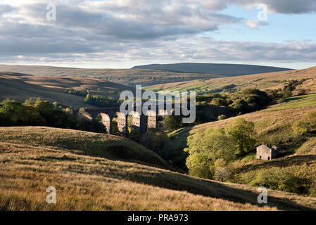 A Sprinter passenger train crosses Dent Head Viaduct on the Settle-Carlisle Railway line, Dentdale, Yorkshire Dales National Park, UK. Stock Photo