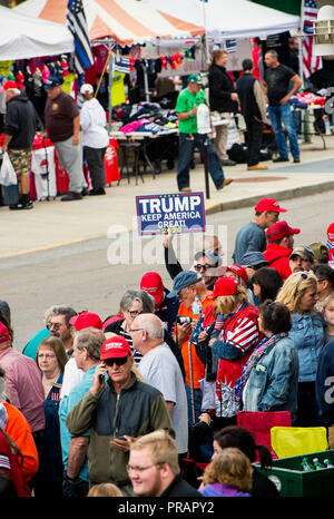 Wheeling, West Virginia, USA. 29th Sep, 2018. People gather at the WesBanco Arena for Donald Trump's Make America Great Again rally. Credit: Brian Cahn/ZUMA Wire/Alamy Live News Stock Photo