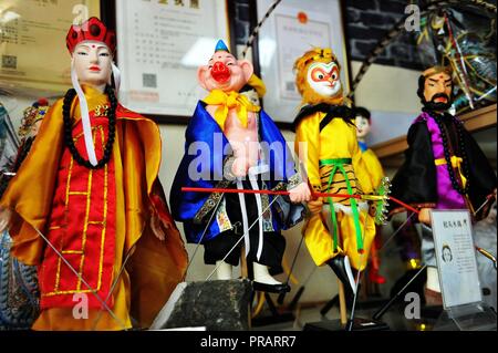 Qingdao, Qingdao, China. 1st Oct, 2018. Qingdao, CHINA-Folk artists ...