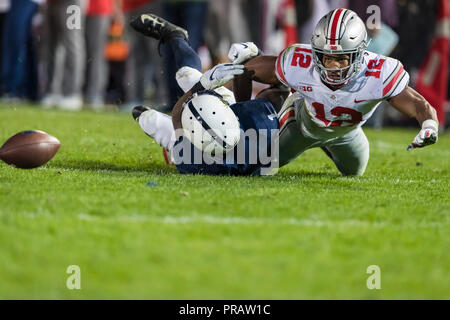 University Park, Pennsylvania, USA. 29th Sep, 2018. Penn State Nittany Lions wide receiver KJ Hamler (1) is defended by Ohio State Buckeyes safety Isaiah Pryor (12) during the second half of the NCAA football game between the Ohio State Buckeyes and the Penn State Nittany Lions at Beaver Stadium in University Park, Pennsylvania. Credit: csm/Alamy Live News Stock Photo