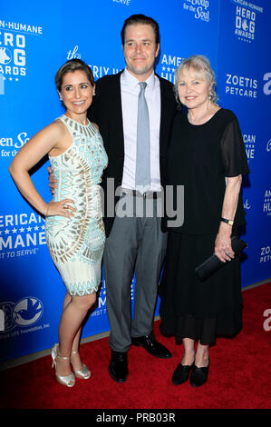 Beverly Hills, USA. 29th Sep, 2018. Austin Hines with wife Lois Hines and mother Michelle Phillips at the American Humane's 2018 American Human Hero Dog Awards at the Beverly Hilton Hotel. Beverly Hills, 29.09.2018 | usage worldwide Credit: dpa/Alamy Live News Stock Photo