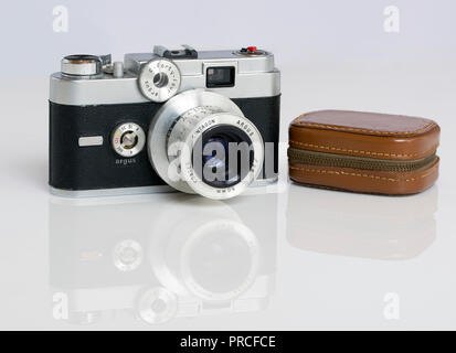 An American made Argus C44R 35mm rangefinder film camera and exposure meter in a leather case. The C44R cameras were manufactured during the years of  Stock Photo