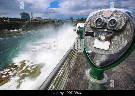 Tourist binocular viewer in Niagara Falls from New York State, USA Stock Photo