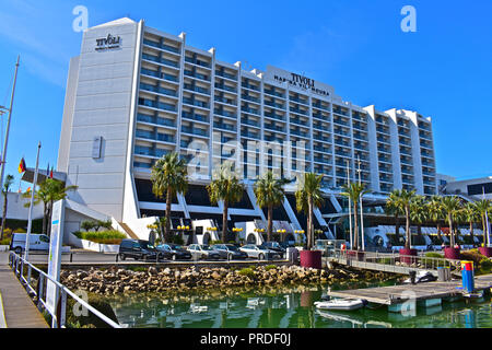 The 5 Star Tivoli Hotel at Vilamoura Marina faces the sea on one side, and the up-market marina on the other. Vilamoura, Algarve, Portugal Stock Photo