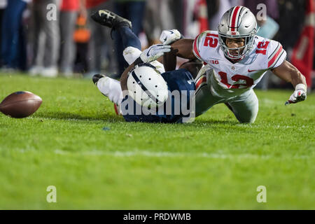 University Park, Pennsylvania, USA. 29th Sep, 2018. Penn State Nittany Lions wide receiver KJ Hamler (1) is defended by Ohio State Buckeyes safety Isaiah Pryor (12) during the second half of the NCAA football game between the Ohio State Buckeyes and the Penn State Nittany Lions at Beaver Stadium. Credit: Scott Taetsch/ZUMA Wire/Alamy Live News Stock Photo