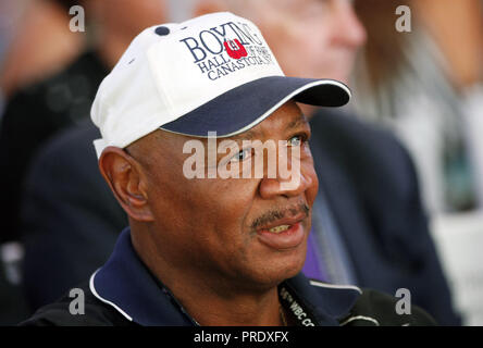 Kiev, Ukraine. 1st Oct, 2018. US former boxer MARVELOUS MARVIN HAGLER takes part at the opening of the 56th World Boxing Convention in Kiev, Ukraine, on 1 October 2018.The WBC 56th congress in which take part boxing legends Evander Holyfield, Lennox Lewis, Eric Morales and about 700 participants from 160 countries runs in Kiev from from September 30 to October 5. Credit: Serg Glovny/ZUMA Wire/Alamy Live News Stock Photo